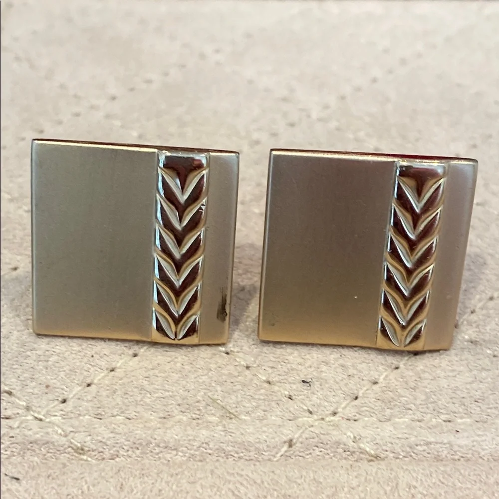 Swank Gold tone Cufflinks